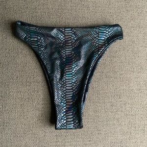 Reversible high waist bottoms